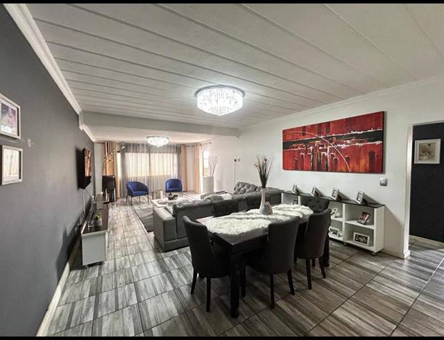 3 BEDROOM TOWNHOUSE FOR SALE IN NORTH RIDING